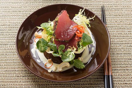 Raw tuna fillets with poppy seeds on salad in bowl Stock Photo - Premium Royalty-Free, Code: 659-01845932