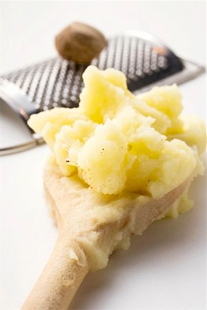 simsearch:659-03533399,k - Mashed potato on wooden spoon, nutmeg with grater Foto de stock - Sin royalties Premium, Código: 659-01846027