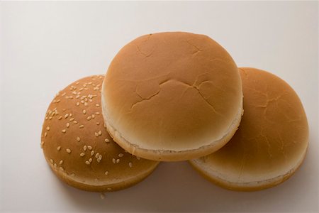 simsearch:659-01846050,k - Hamburger rolls with and without sesame Stock Photo - Premium Royalty-Free, Code: 659-01846044