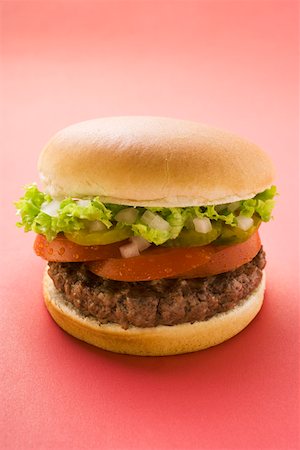 simsearch:659-01846088,k - Hamburger with tomato, gherkin, onions and lettuce Foto de stock - Sin royalties Premium, Código: 659-01846054