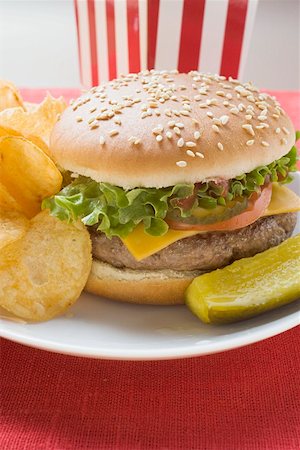simsearch:659-01846088,k - Cheeseburger with potato crisps and gherkin Foto de stock - Sin royalties Premium, Código: 659-01846092