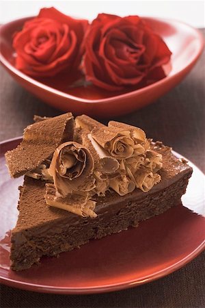simsearch:659-01849835,k - Piece of chocolate cake with chocolate curls, red roses Stock Photo - Premium Royalty-Free, Code: 659-01846163