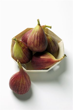 simsearch:659-01846171,k - Plusieurs figues dans un bol Photographie de stock - Premium Libres de Droits, Code: 659-01846172
