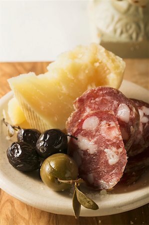 simsearch:659-01854208,k - Olives, sausage and Parmesan Stock Photo - Premium Royalty-Free, Code: 659-01846237