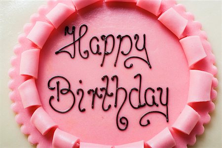 pink cake - Birthday cake with the words 'Happy Birthday' (close-up) Stock Photo - Premium Royalty-Free, Code: 659-01846244