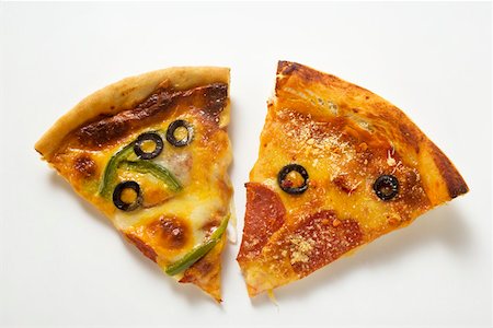 simsearch:659-01859172,k - Two pieces of different pizzas Foto de stock - Sin royalties Premium, Código: 659-01846496