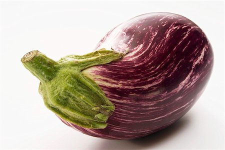 simsearch:659-01857027,k - An aubergine Stock Photo - Premium Royalty-Free, Code: 659-01846559