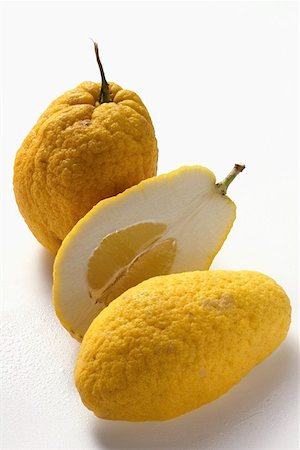 simsearch:659-01852362,k - Citrons, whole and halved Stock Photo - Premium Royalty-Free, Code: 659-01846645