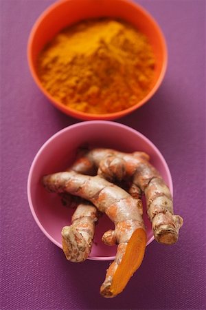 Racines de curcuma et curcuma sol dans des bols Photographie de stock - Premium Libres de Droits, Code: 659-01846654