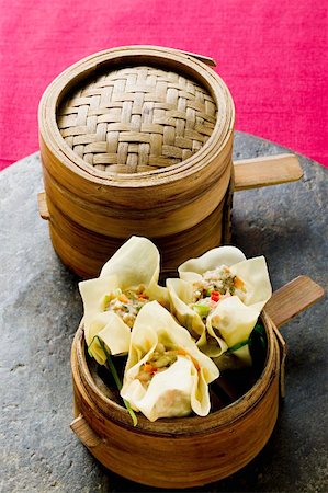 Wontons in bamboo steamer Stock Photo - Premium Royalty-Free, Code: 659-01846687