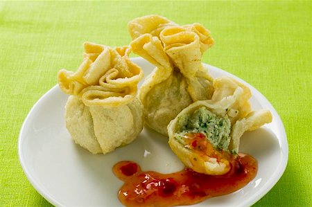 Wontons with sweet and sour sauce Stock Photo - Premium Royalty-Free, Code: 659-01846683