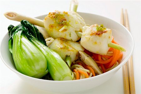 pecten jacobaeus recipe - Scallop kebab with pak choi and egg noodles (Asia) Stock Photo - Premium Royalty-Free, Code: 659-01846779