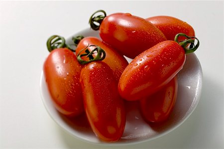 Fresh 'date' tomatoes on plate Stock Photo - Premium Royalty-Free, Code: 659-01846789