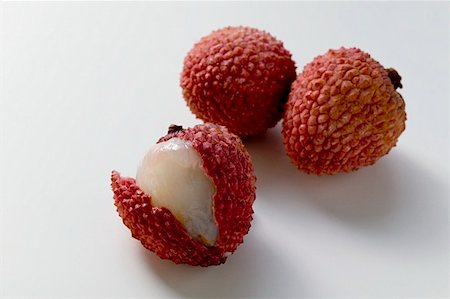 Trois lychees Photographie de stock - Premium Libres de Droits, Code: 659-01846891