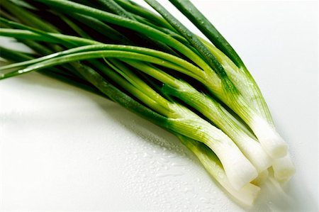 spring onion - Bunch of Asian spring onions with drops of water Foto de stock - Sin royalties Premium, Código: 659-01846910