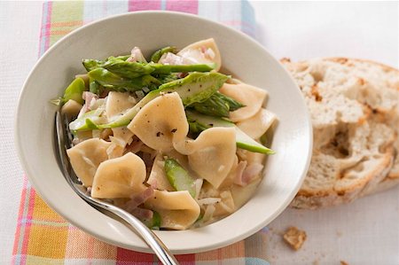 Farfalle with green asparagus and ham Stock Photo - Premium Royalty-Free, Code: 659-01847118