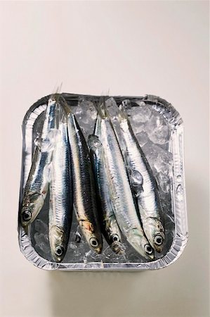 simsearch:659-01844483,k - Several fresh anchovies in aluminium dish with ice Stock Photo - Premium Royalty-Free, Code: 659-01847146