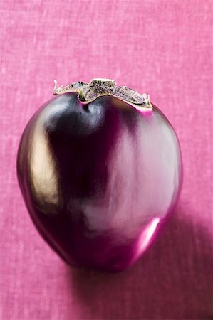 single aubergine - An aubergine on purple background Stock Photo - Premium Royalty-Free, Code: 659-01847182