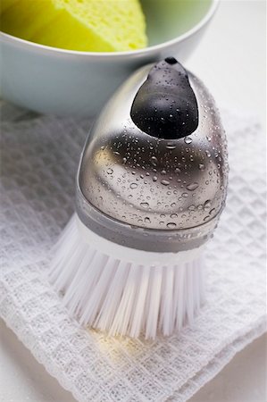 simsearch:659-01846426,k - Badigeonner les gouttes d'eau, torchon et éponge Photographie de stock - Premium Libres de Droits, Code: 659-01847221