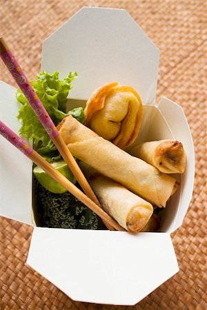 simsearch:659-01847283,k - Deep-fried wontons and spring rolls to take away Stock Photo - Premium Royalty-Free, Code: 659-01847282