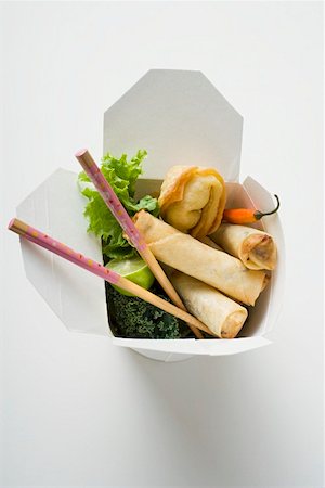 spring roll - Deep-fried wontons and spring rolls to take away Stock Photo - Premium Royalty-Free, Code: 659-01847283