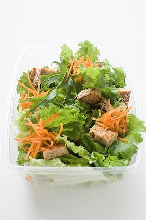 simsearch:659-01847361,k - Salad leaves with carrots and croutons in take-out box Stock Photo - Premium Royalty-Free, Code: 659-01847359