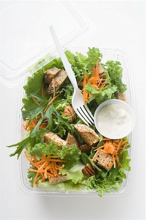 salad take away - Salad leaves with carrots, croutons & sour cream dressing Stock Photo - Premium Royalty-Free, Code: 659-01847366