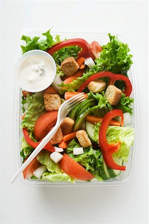 salad take away - Salad leaves with vegetables, croutons & dressing to take away Stock Photo - Premium Royalty-Free, Code: 659-01847375