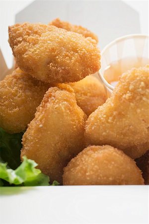 simsearch:659-01847594,k - Chicken Nuggets with sweet and sour sauce to take away Stock Photo - Premium Royalty-Free, Code: 659-01847435