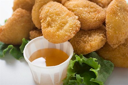 simsearch:659-01847940,k - Chicken Nuggets with sweet and sour sauce Foto de stock - Sin royalties Premium, Código: 659-01847440