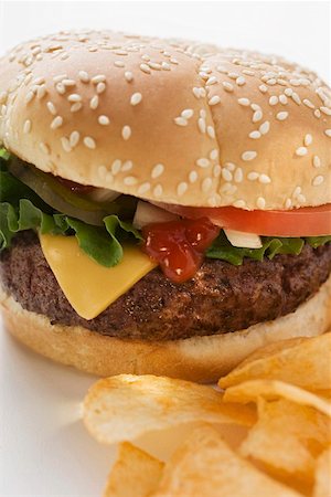 simsearch:659-01847504,k - Cheeseburger with potato crisps Stock Photo - Premium Royalty-Free, Code: 659-01847496