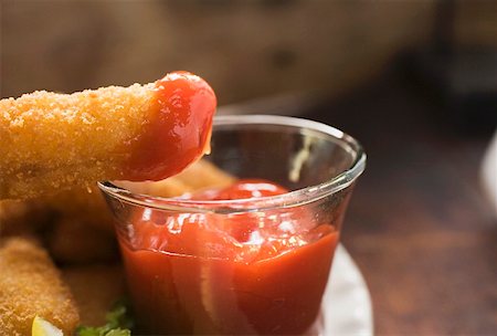 simsearch:659-01847943,k - Fish finger with ketchup Stock Photo - Premium Royalty-Free, Code: 659-01847796