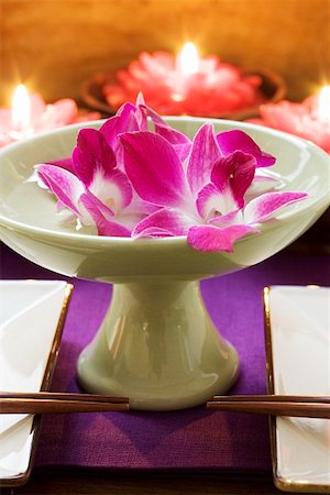 Thai table decoration: orchids in bowl of water, candles Stock Photo - Premium Royalty-Free, Code: 659-01847827