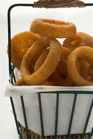 Deep-fried onion rings in a wire basket Foto de stock - Sin royalties Premium, Código: 659-01847921