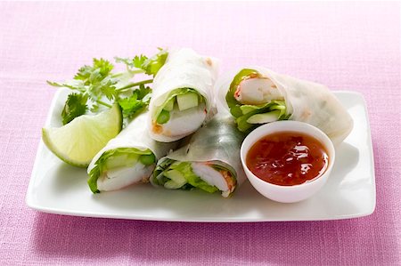 spring roll photography - Rice paper rolls with giant river prawns and chili sauce Stock Photo - Premium Royalty-Free, Code: 659-01848009