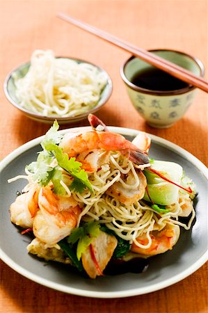 Bami Goreng with shrimps (Indonesia) Foto de stock - Sin royalties Premium, Código: 659-01848002