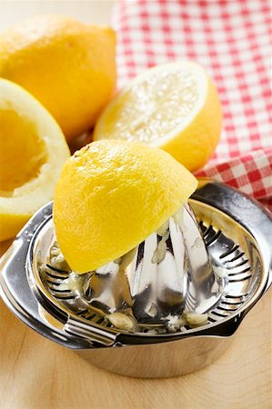 simsearch:659-01846643,k - Lemons with lemon squeezer Stock Photo - Premium Royalty-Free, Code: 659-01848074