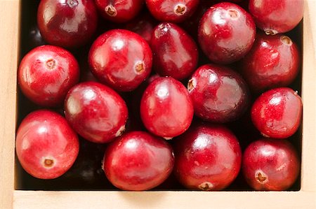 Cranberries in wooden box Stock Photo - Premium Royalty-Free, Code: 659-01848138