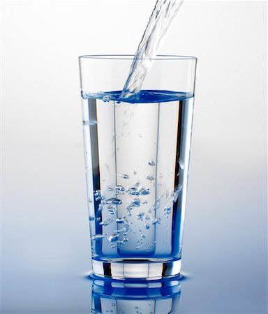 simsearch:659-01848940,k - Pouring water into glass Foto de stock - Sin royalties Premium, Código: 659-01848342