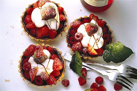 strawberry tartlet - Berry Tartlet with Lemon Sorbet Stock Photo - Premium Royalty-Free, Code: 659-01848682