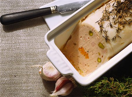 simsearch:659-01844478,k - Terrine de jambon aux carottes et pistaches Photographie de stock - Premium Libres de Droits, Code: 659-01848784