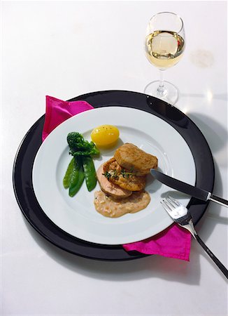 porte (entrée) - Fillet of Veal and Veal Sweetbreads with Sauce Stock Photo - Premium Royalty-Free, Code: 659-01848819