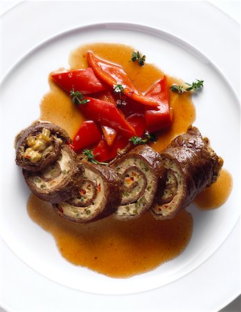 Rolled Slice of Beef Foto de stock - Sin royalties Premium, Código: 659-01848907