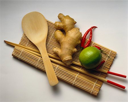 flor de jengibre - Lime, Ginger, Chilies, Chop Sticks Foto de stock - Sin royalties Premium, Código: 659-01848903