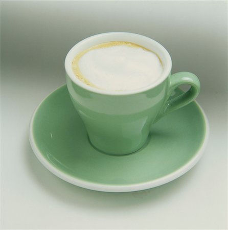 simsearch:659-01863847,k - Capuccino in a Green Cup Fotografie stock - Premium Royalty-Free, Codice: 659-01848921