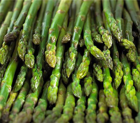 Green asparagus spears (filling the picture) Foto de stock - Sin royalties Premium, Código: 659-01848980
