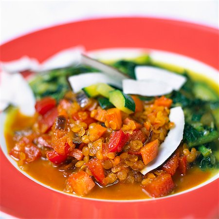 Gemüse-Curry mit Paprika, rote Linsen, Zucchini & Kokosnuss Stockbilder - Premium RF Lizenzfrei, Bildnummer: 659-01849151