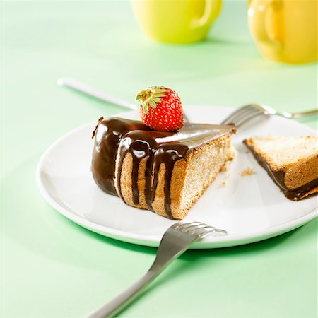 Sponge cake with chocolate icing and a strawberry Stock Photo - Premium Royalty-Free, Code: 659-01849213