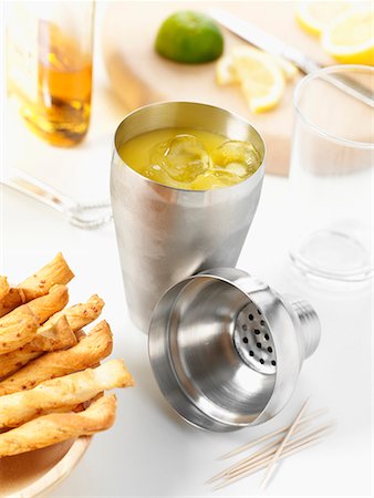 Shaker filled with cocktail Stock Photo - Premium Royalty-Free, Code: 659-01849312