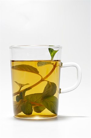 steeping - A glass of peppermint tea Stock Photo - Premium Royalty-Free, Code: 659-01849359